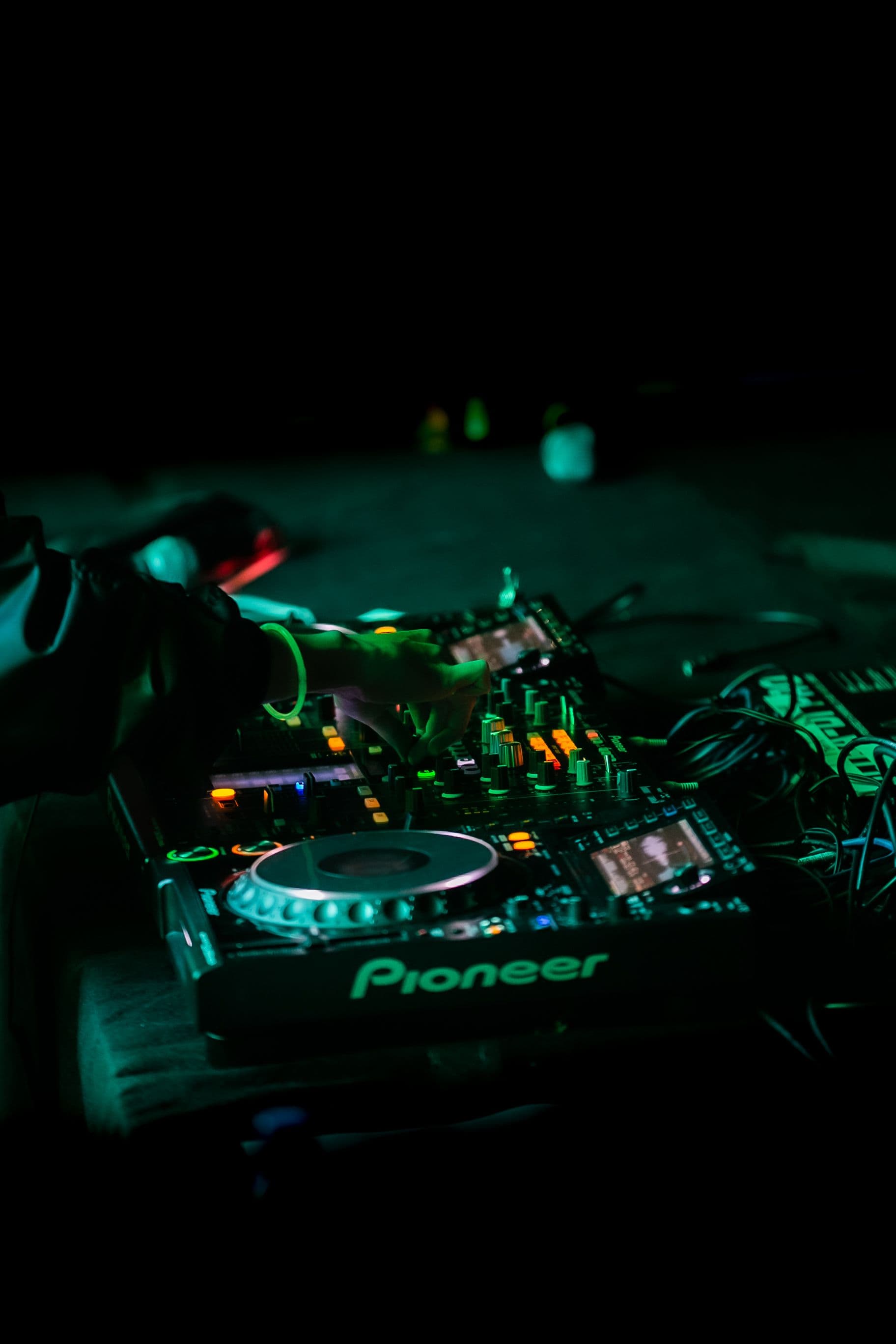DJ lesson in progress
